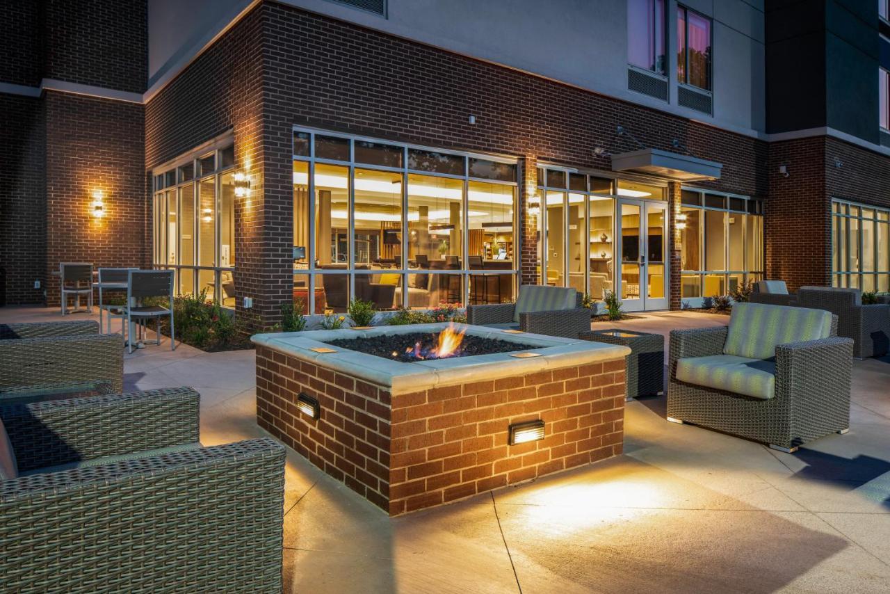 Springhill Suites By Marriott Charlotte Huntersville Exterior photo