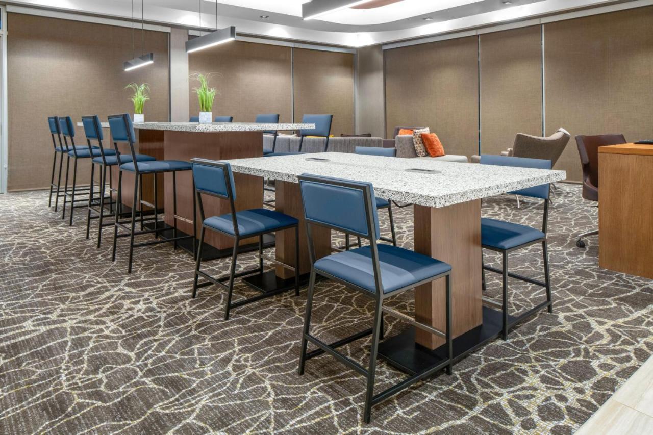 Springhill Suites By Marriott Charlotte Huntersville Exterior photo